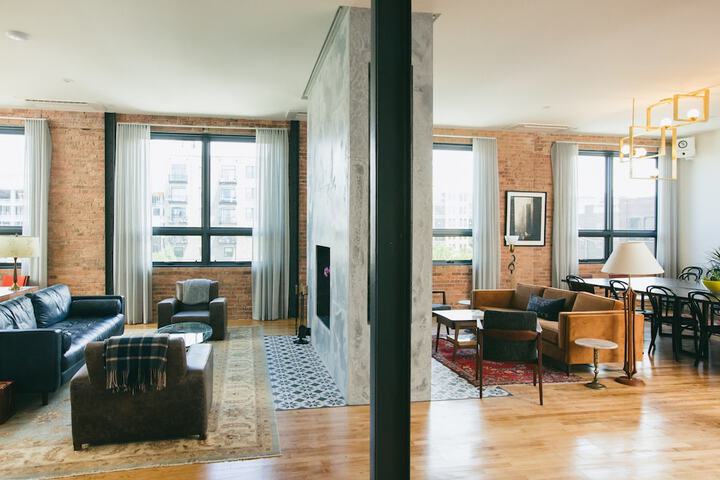 Lounge 100 of 105