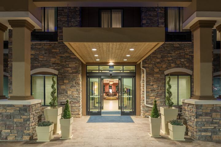 Holiday Inn Express & Suites Denver South - Castle Rock by IHG