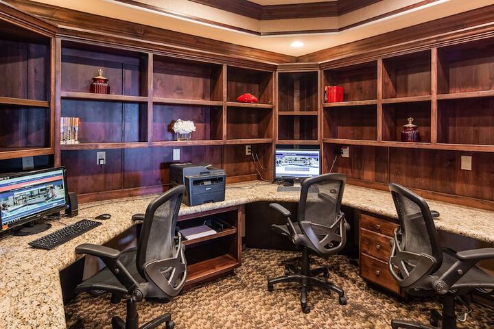 Business Center 50 of 50