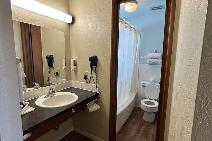 Room 11 of 19