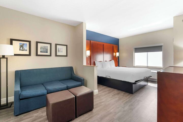 Room 16 of 33