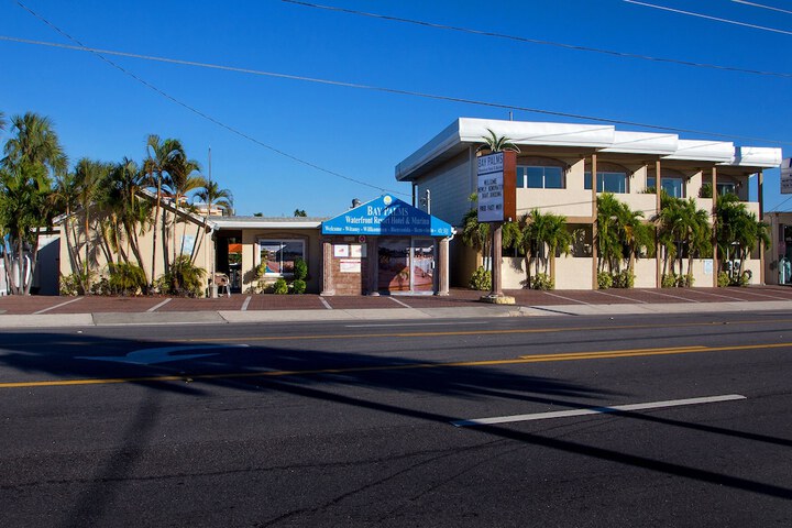 Bay Palms Waterfront Resort - Hotel and Marina