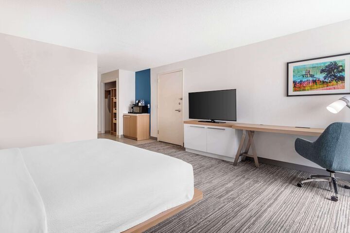 Room 18 of 25