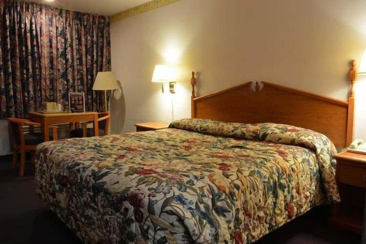 Room 13 of 27