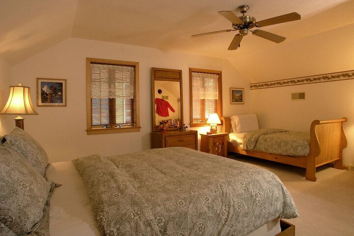 Room 6 of 18