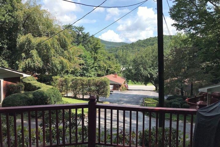 Mountain Aire Cottages Inn & Glamping