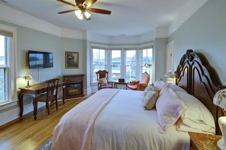 Blue Goose Inn B & B