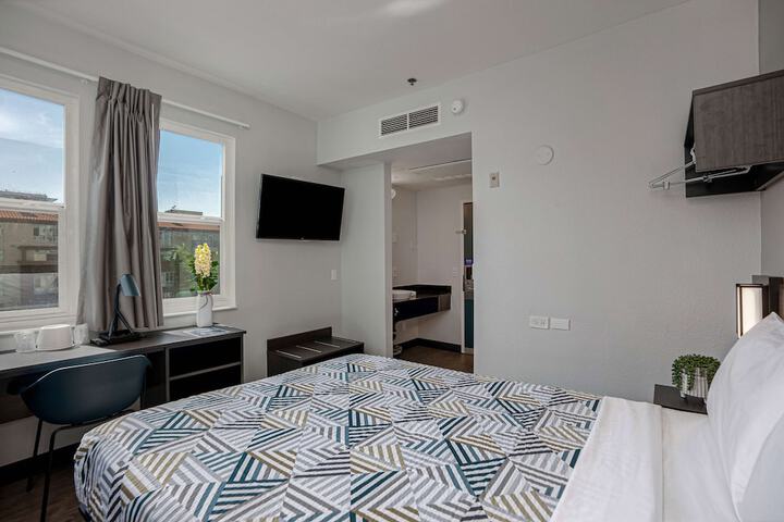 Room 34 of 44