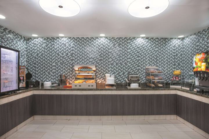Breakfast/Coffee Service 33 of 41