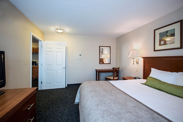Room 13 of 38