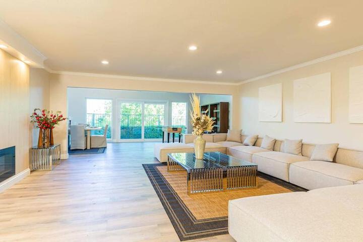 Single Level House with view and pool