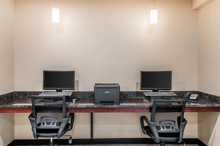 Business Center 36 of 36