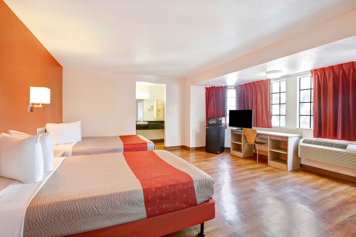 Room 21 of 39