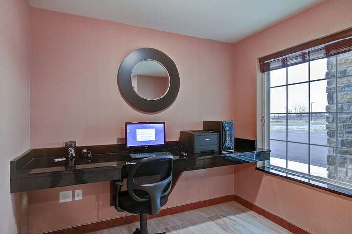 Cobblestone Hotel & Suites – Pulaski / Green Bay