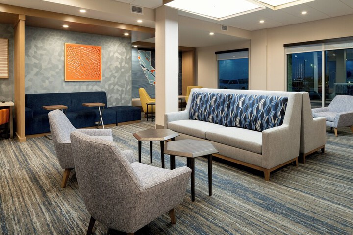 Holiday Inn Express and Suites Hollister by IHG