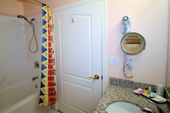 Room 21 of 48