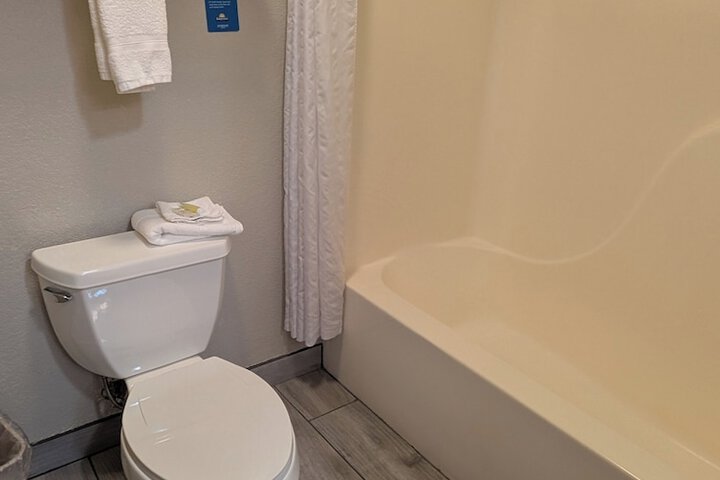 Days Inn & Suites by Wyndham Castle Rock