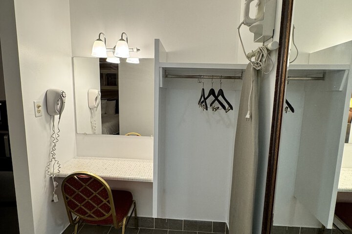 Room 10 of 19