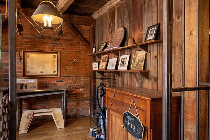 Country Squire Inn & Suites