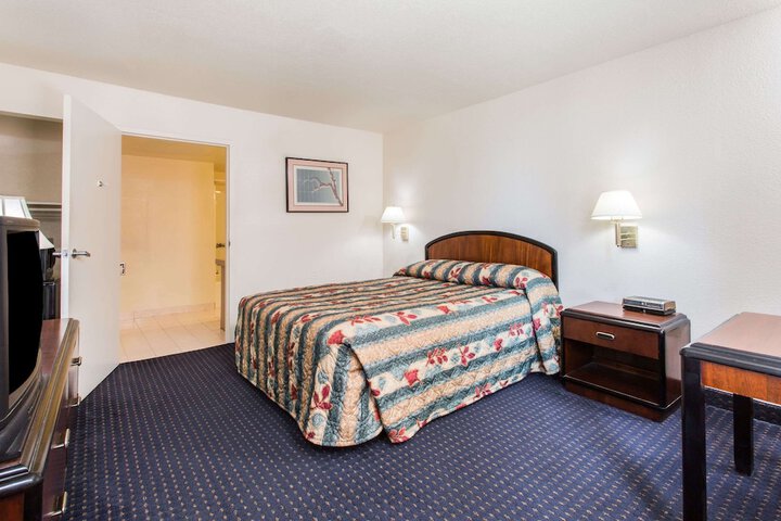 Room 13 of 17