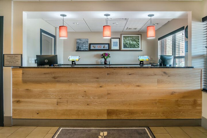 Country Inn & Suites by Radisson Rossford - Toledo South