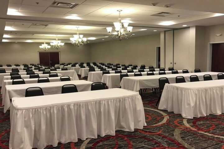 Holiday Inn & Suites Lafayette North by IHG