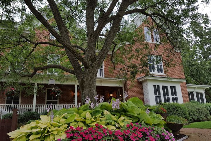 Round Barn Farm B & B Event Center