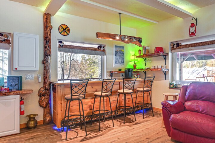 Cozy Kenai Abode w / Private Deck: 5 Mi to Ocean!