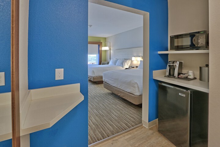Room 28 of 48
