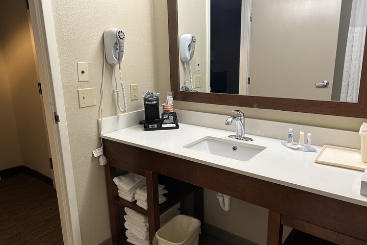 Room 17 of 34