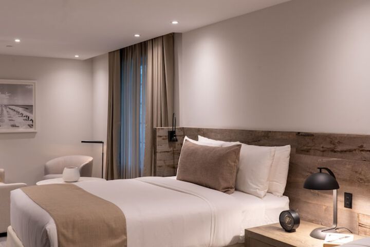 Room 52 of 80