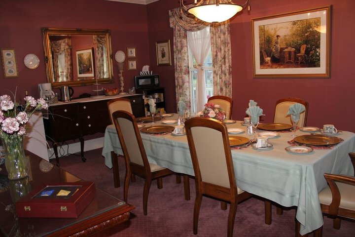 JOHNS GATE GOURMET BED AND BREAKFAST