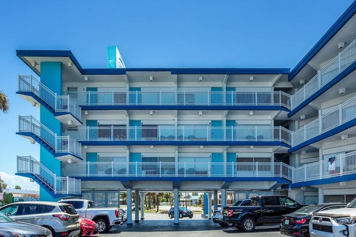Hotel 6 of 55