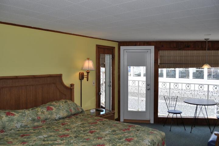 Room 13 of 46