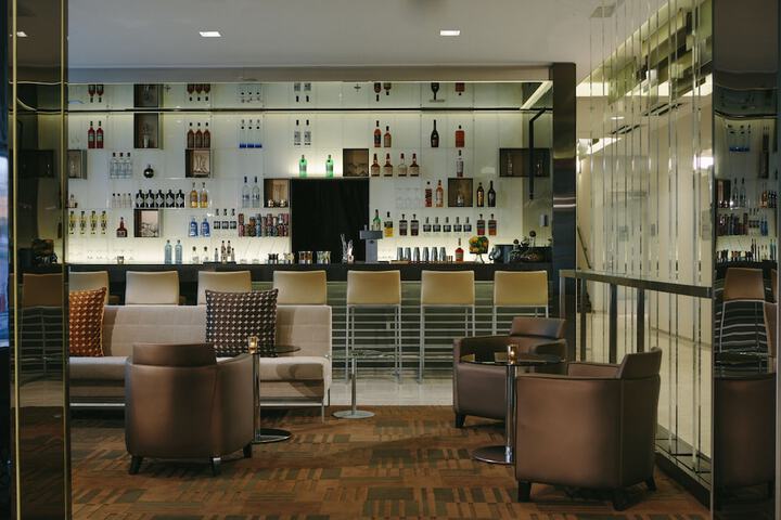 Lounge 21 of 27