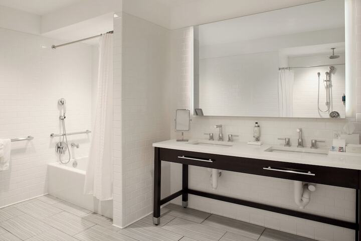Room 70 of 119