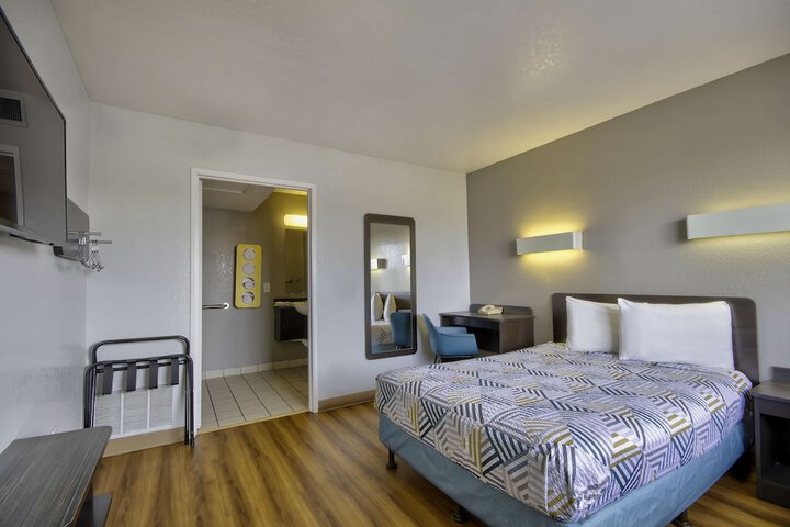 Room 34 of 43