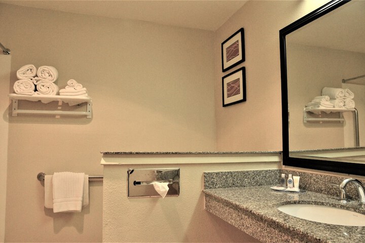 Room 50 of 103