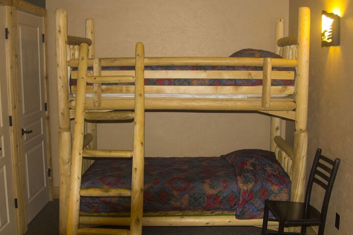Room 27 of 85
