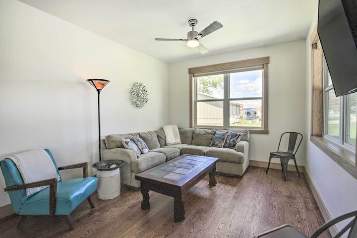 Idyllic Gem: Screened Porch 1 / 2 Mi to River!