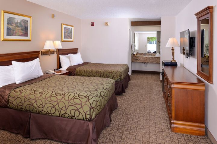Briarwood Inn of Geneva