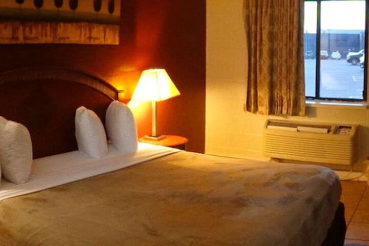 Room 6 of 15