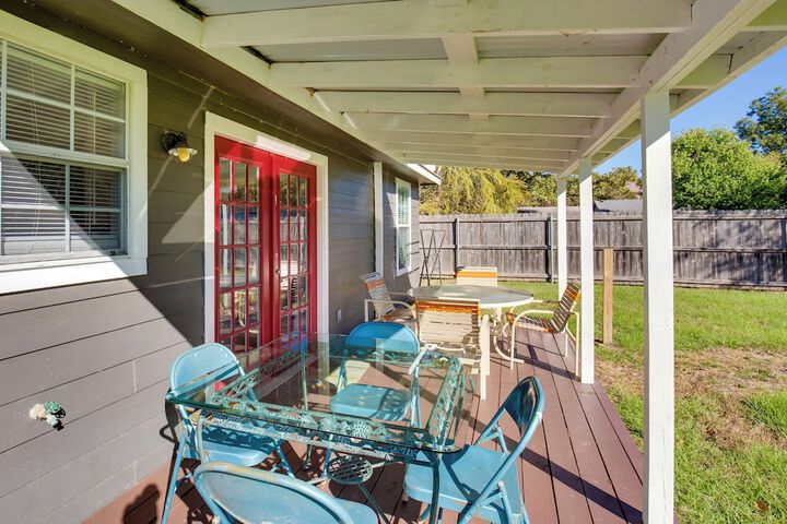 Waterfront Lake Fork Getaway w / Dock Access