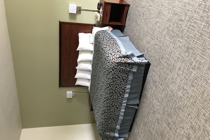 Room 9 of 27
