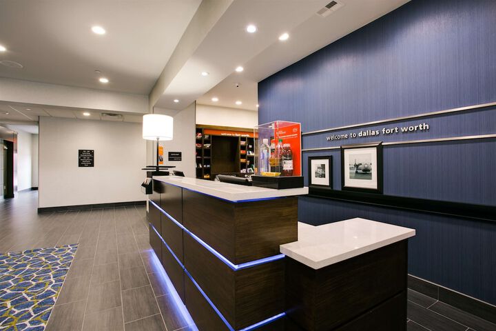 Hampton Inn & Suites Dallas / Ft. Worth Airport South