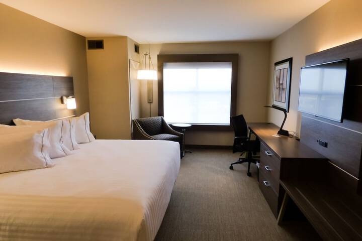 Holiday Inn Express & Suites Plymouth - Ann Arbor Area by IHG