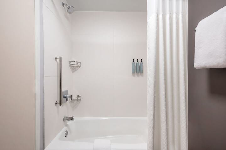 Room 33 of 61
