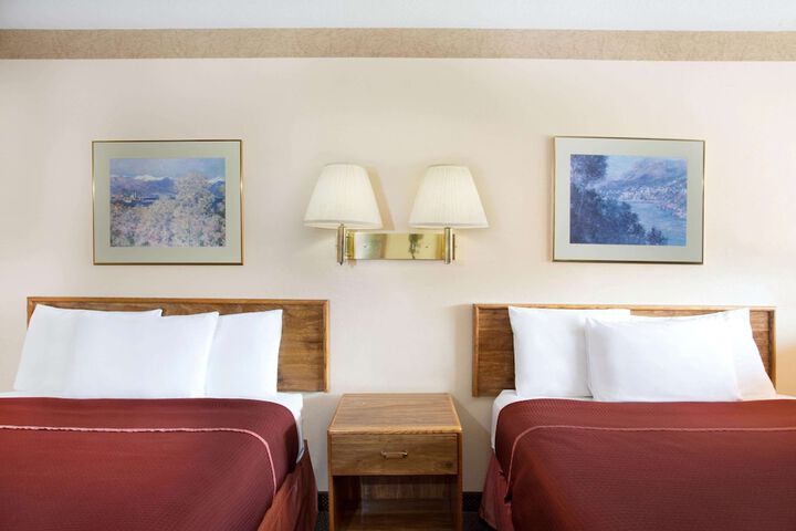Room 10 of 14
