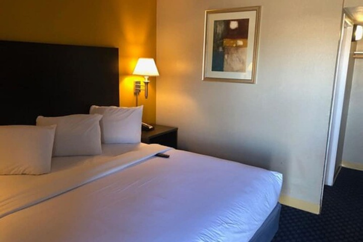 Room 26 of 37