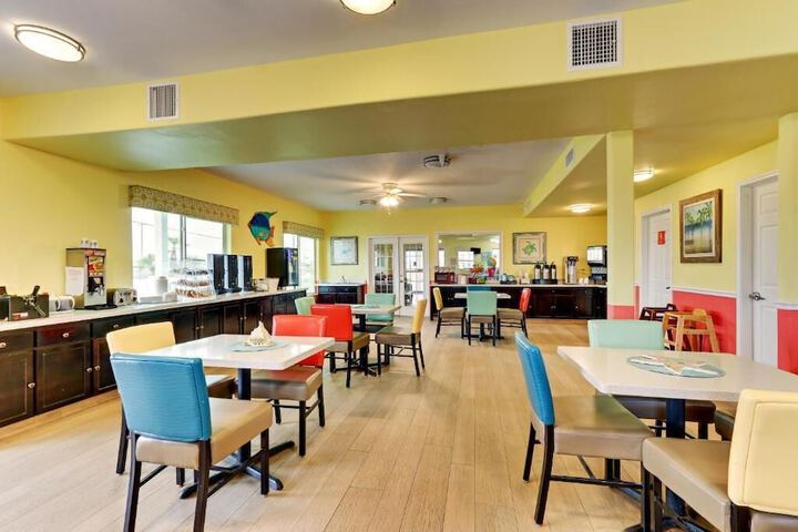 The Island Hotel Near Beach Port Aransas